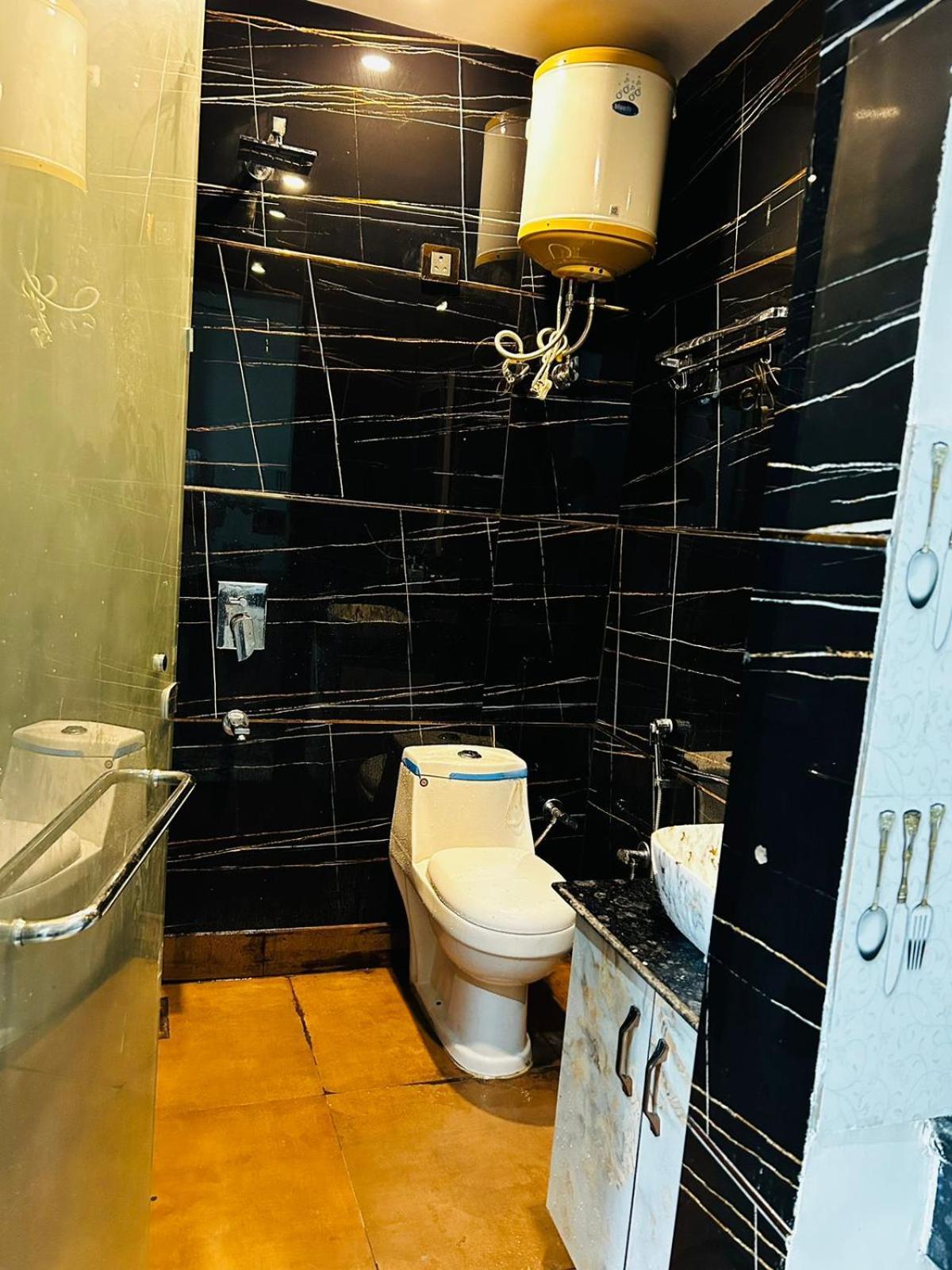 Vibe Communal Living Гургаон Экстерьер фото