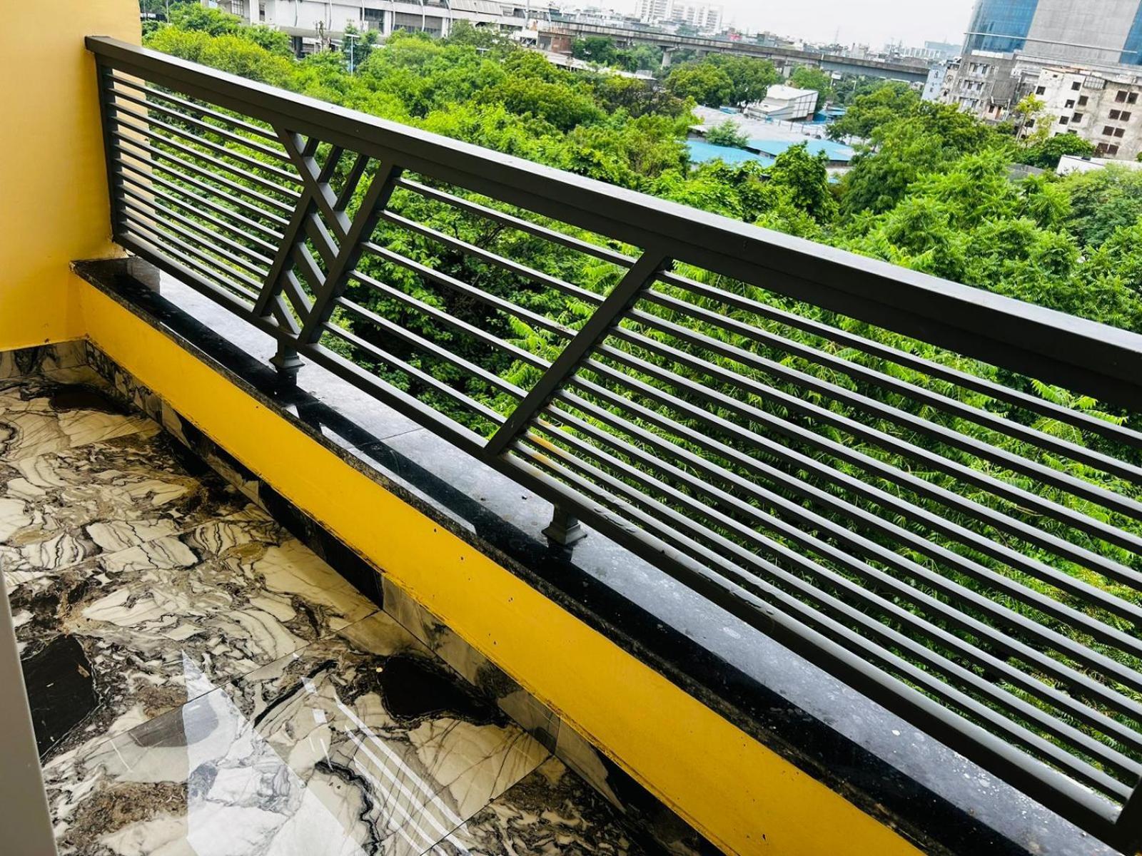 Vibe Communal Living Гургаон Экстерьер фото